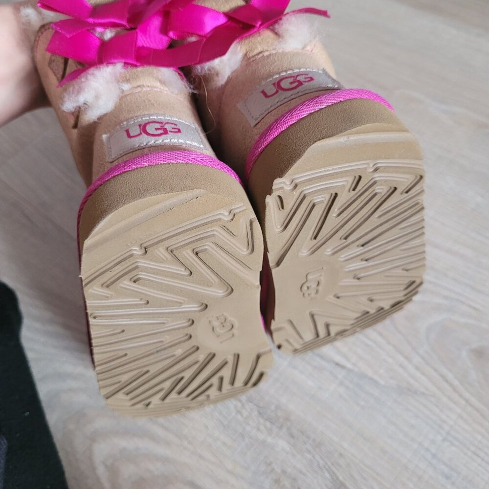 uggs - Picture 3 of 3